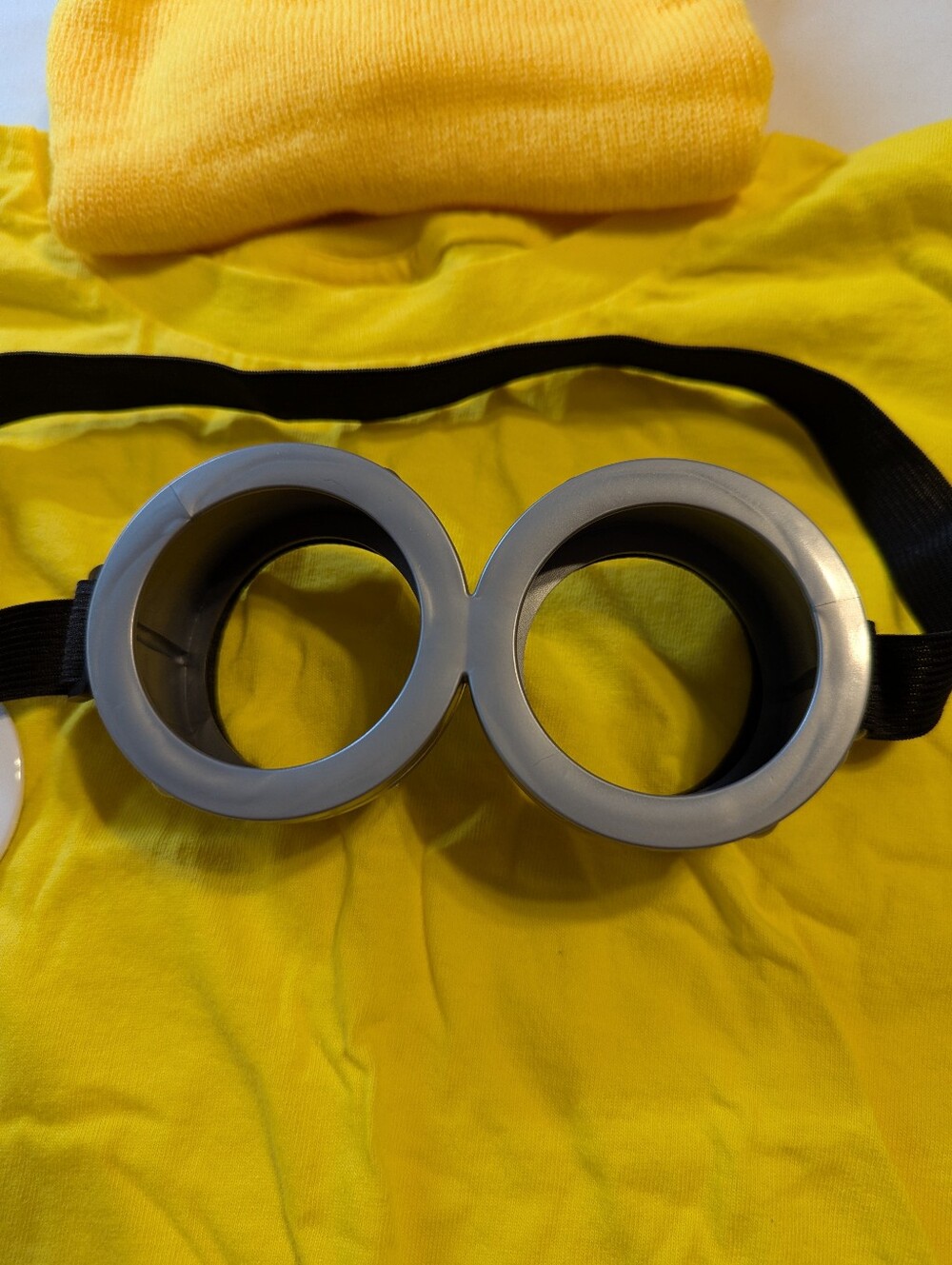 Adult Minion 6 Piece Costume Size Large - Picture 7 of 8